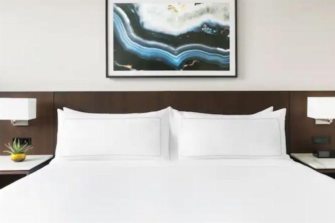 Doubletree By Hilton Downtown Convention Center
