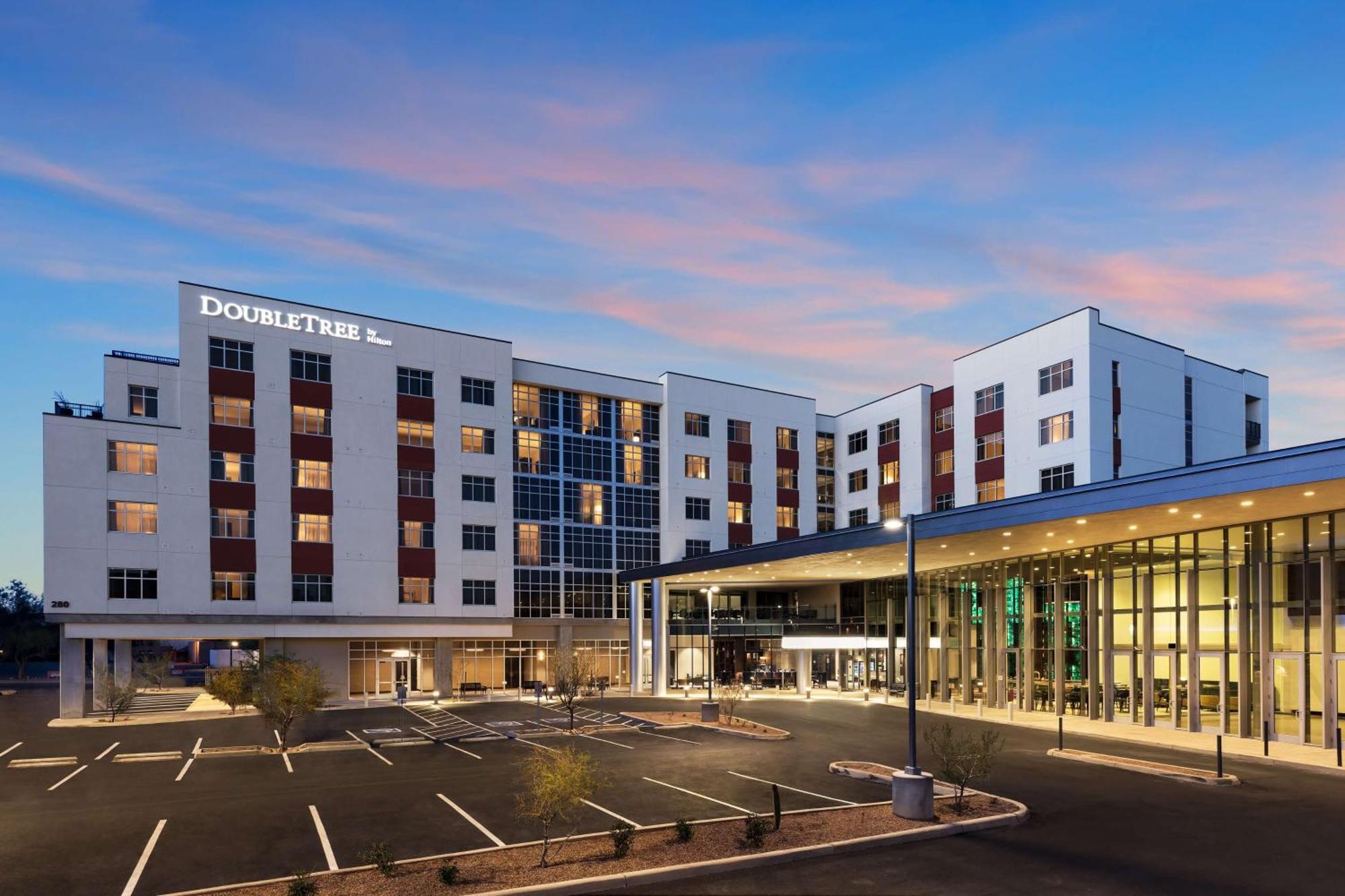 Doubletree By Hilton Downtown Convention Center Hotel 4*