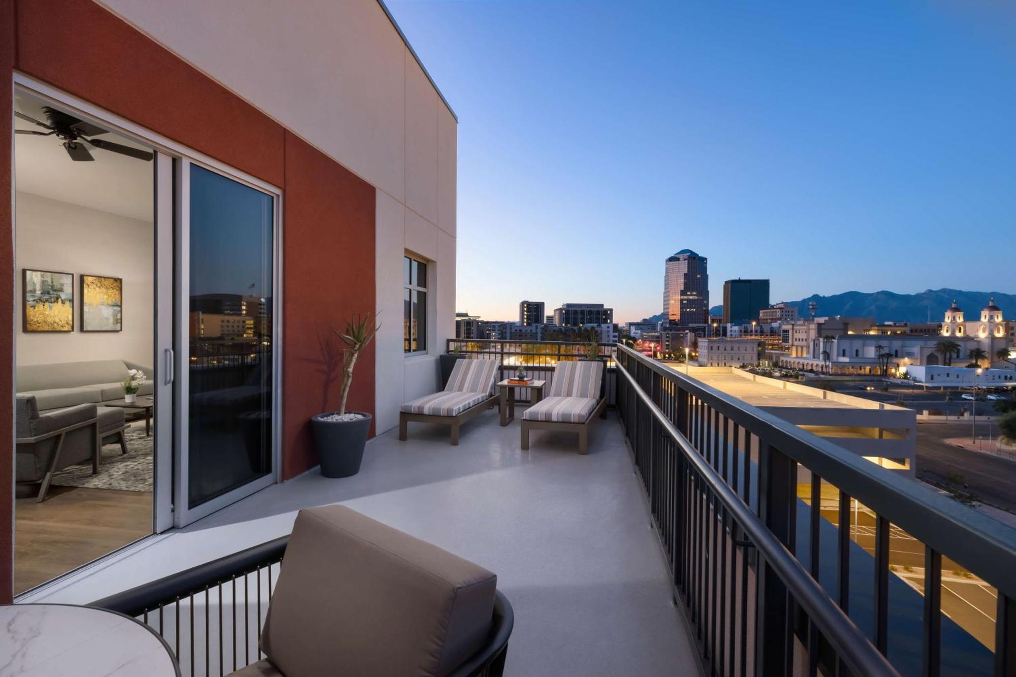 Doubletree By Hilton Downtown Convention Center Hotel