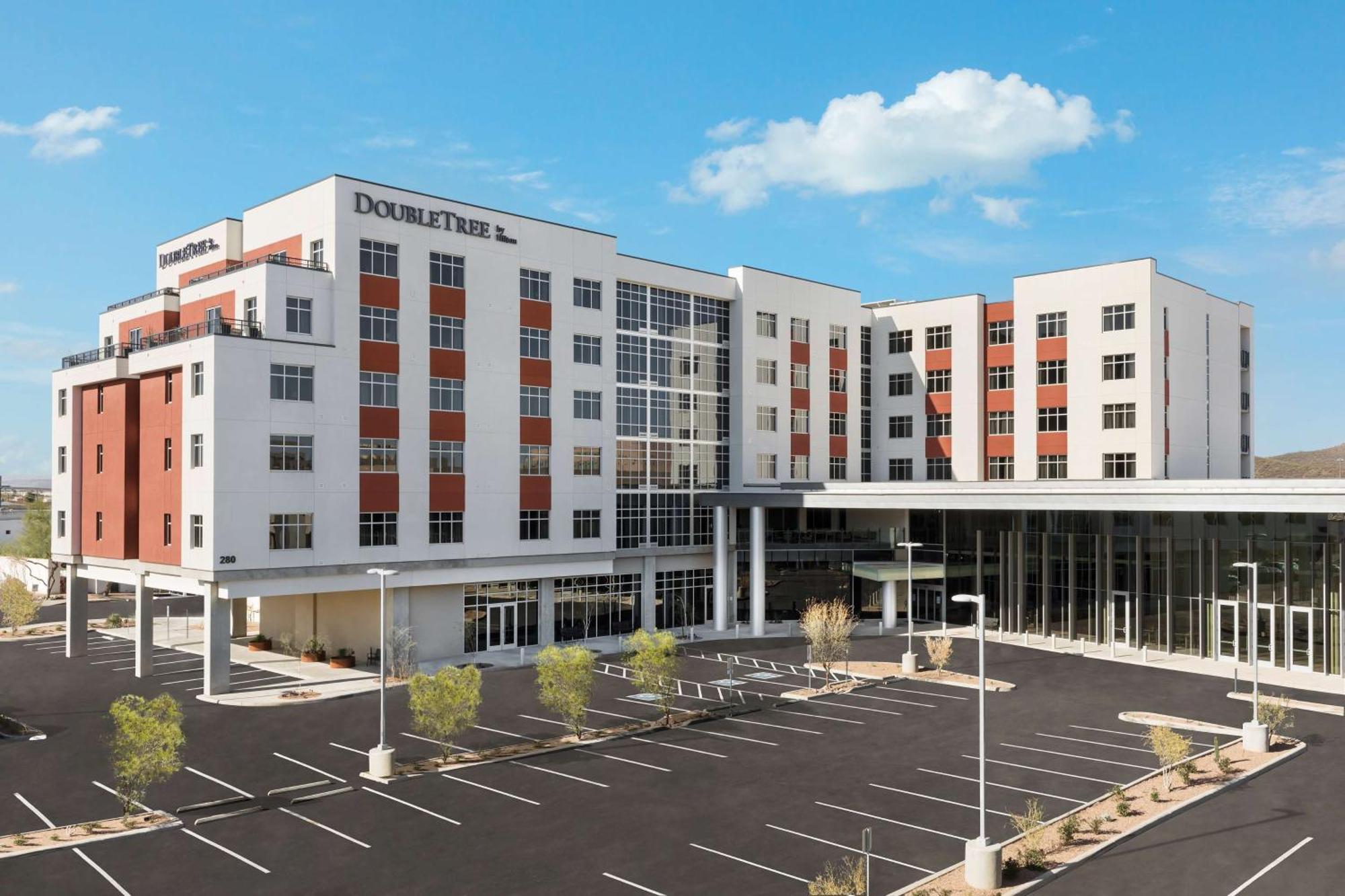 Doubletree By Hilton Downtown Convention Center Hotel 4*