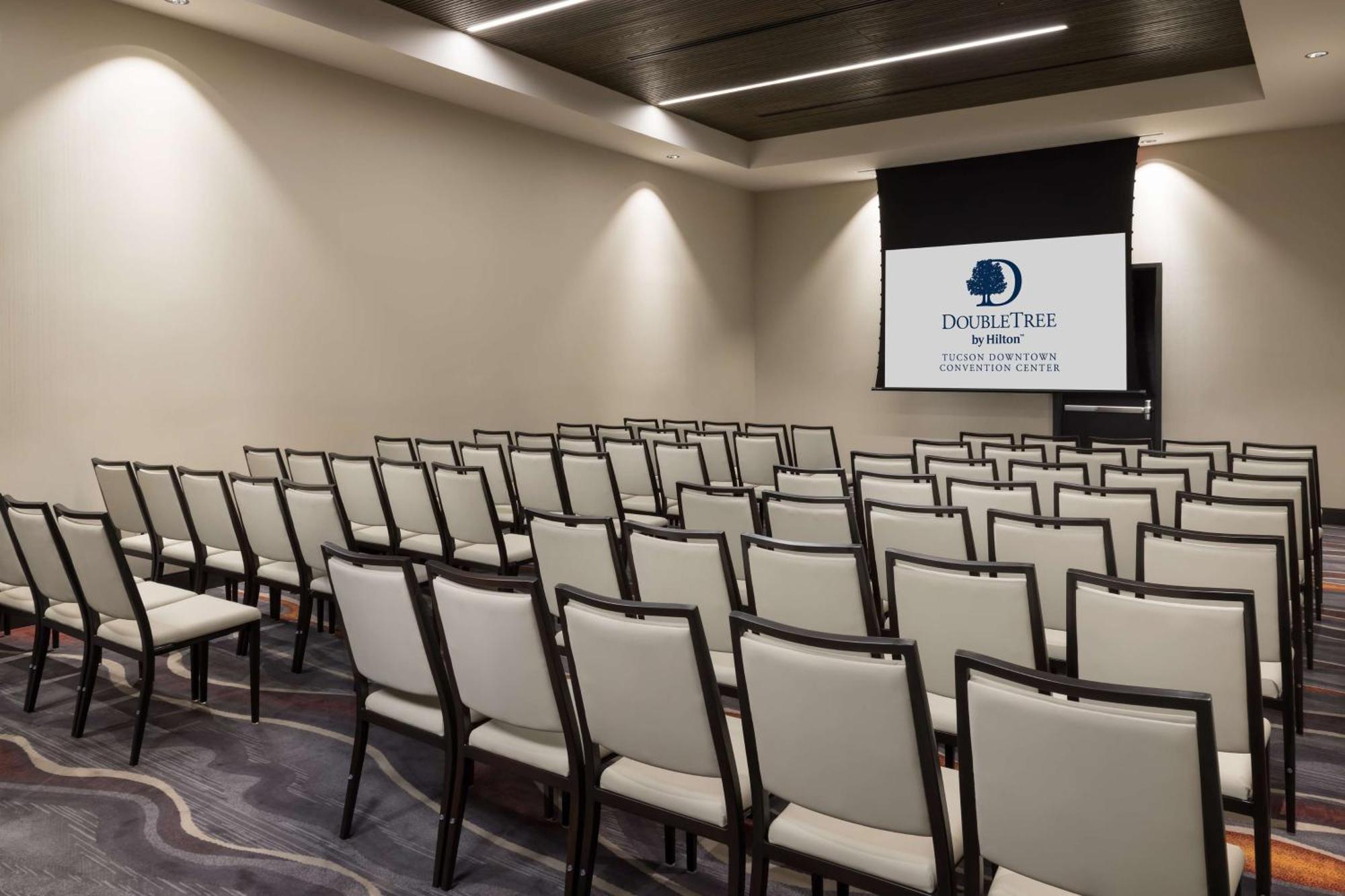 Doubletree By Hilton Downtown Convention Center Hotel 4*