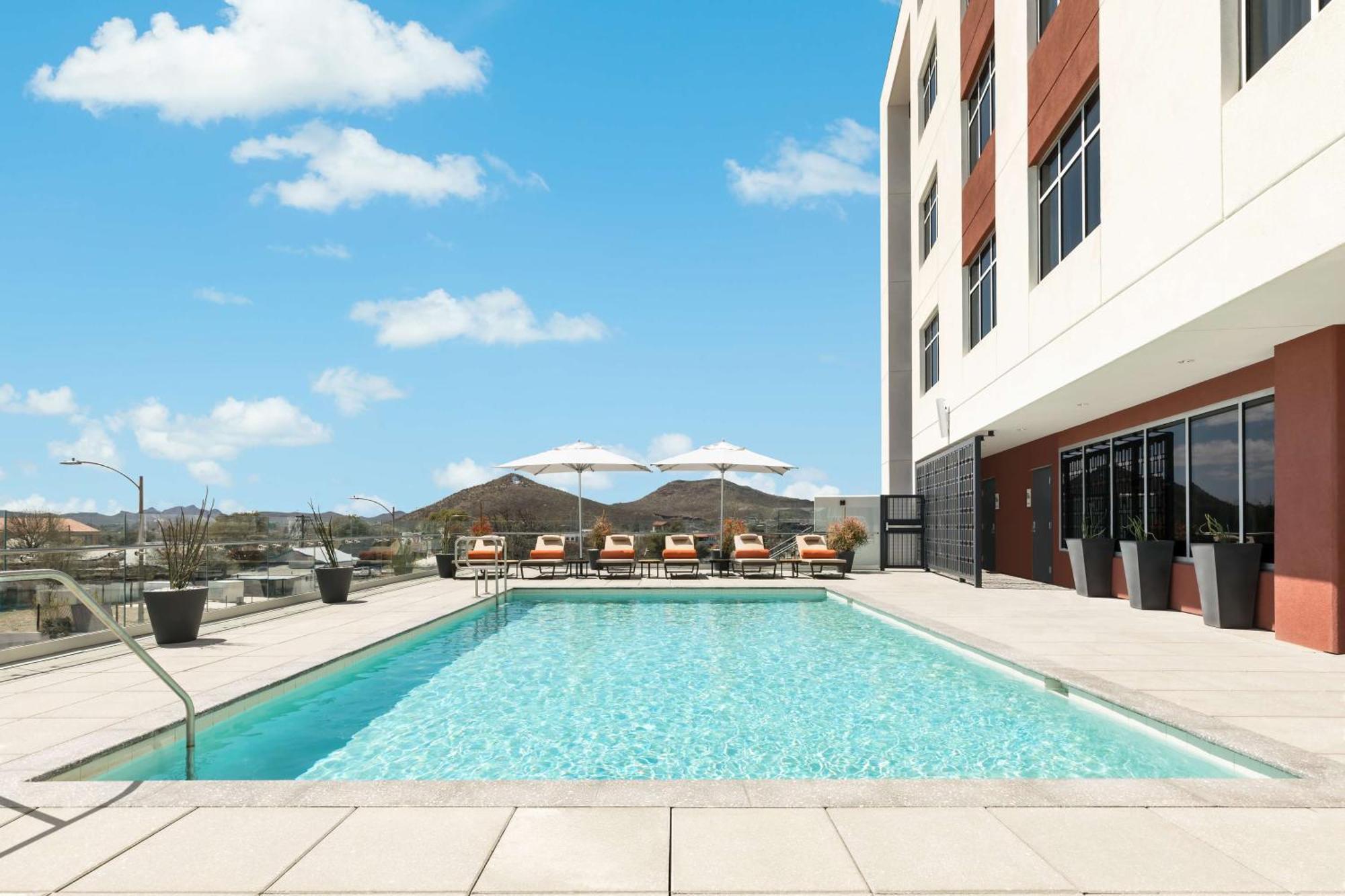 Doubletree By Hilton Downtown Convention Center Hotel