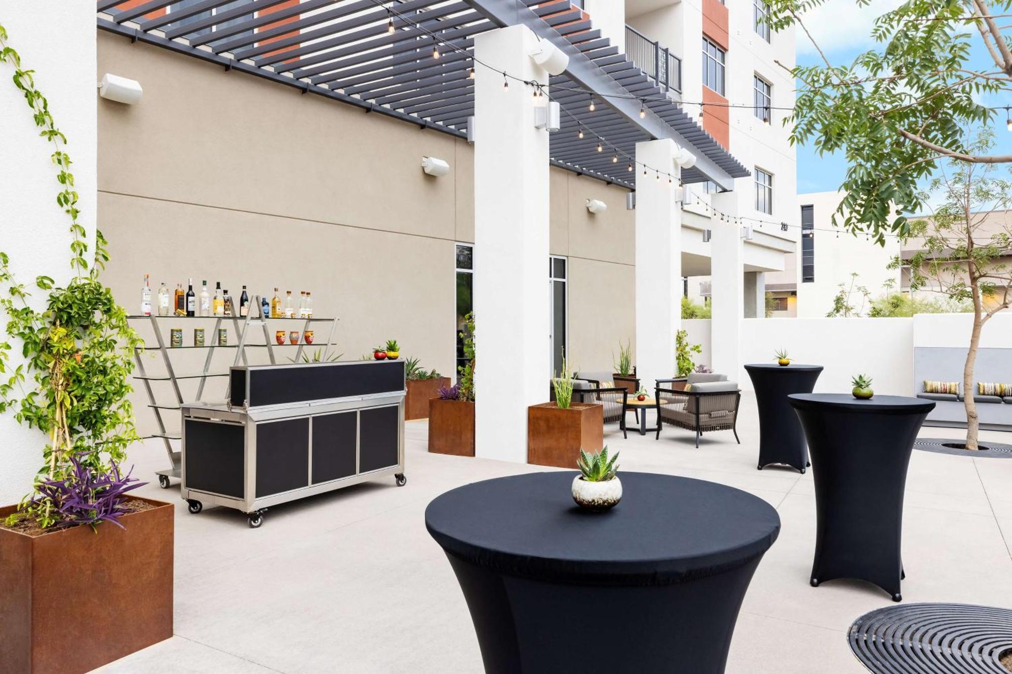 Doubletree By Hilton Downtown Convention Center Hotel