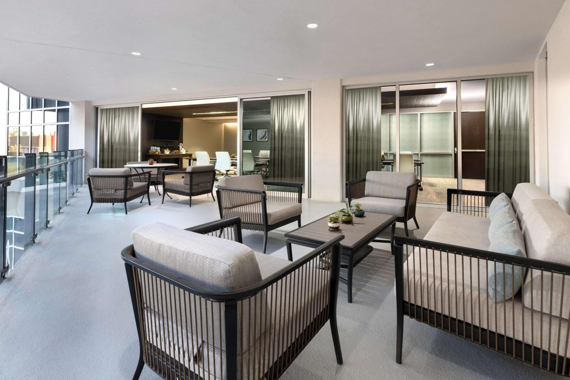 Doubletree By Hilton Downtown Convention Center
