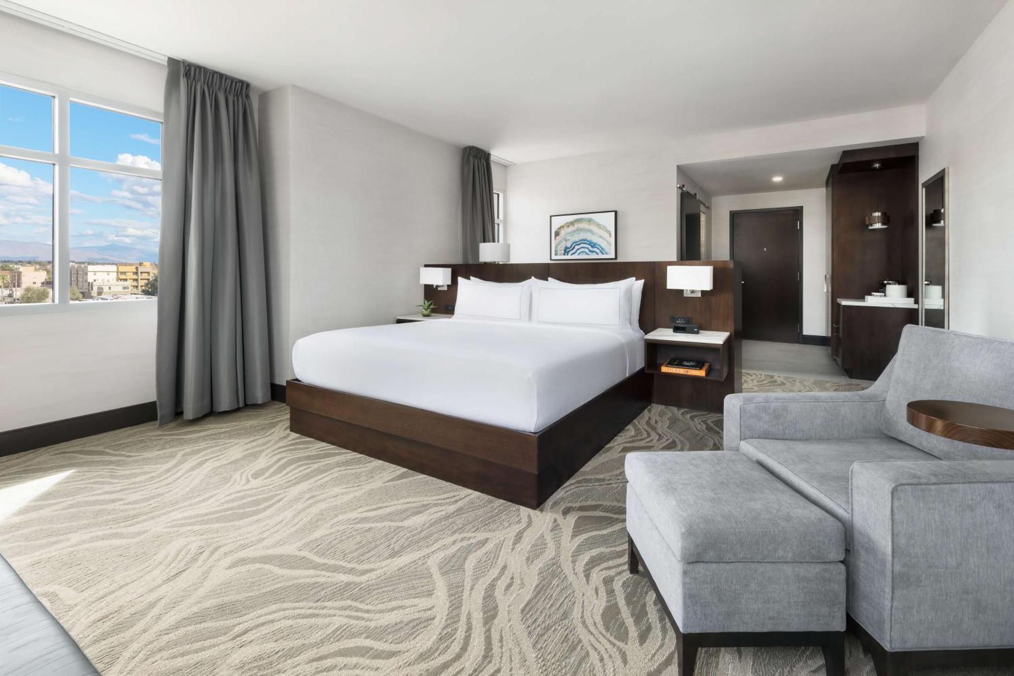 Doubletree By Hilton Downtown Convention Center 4*