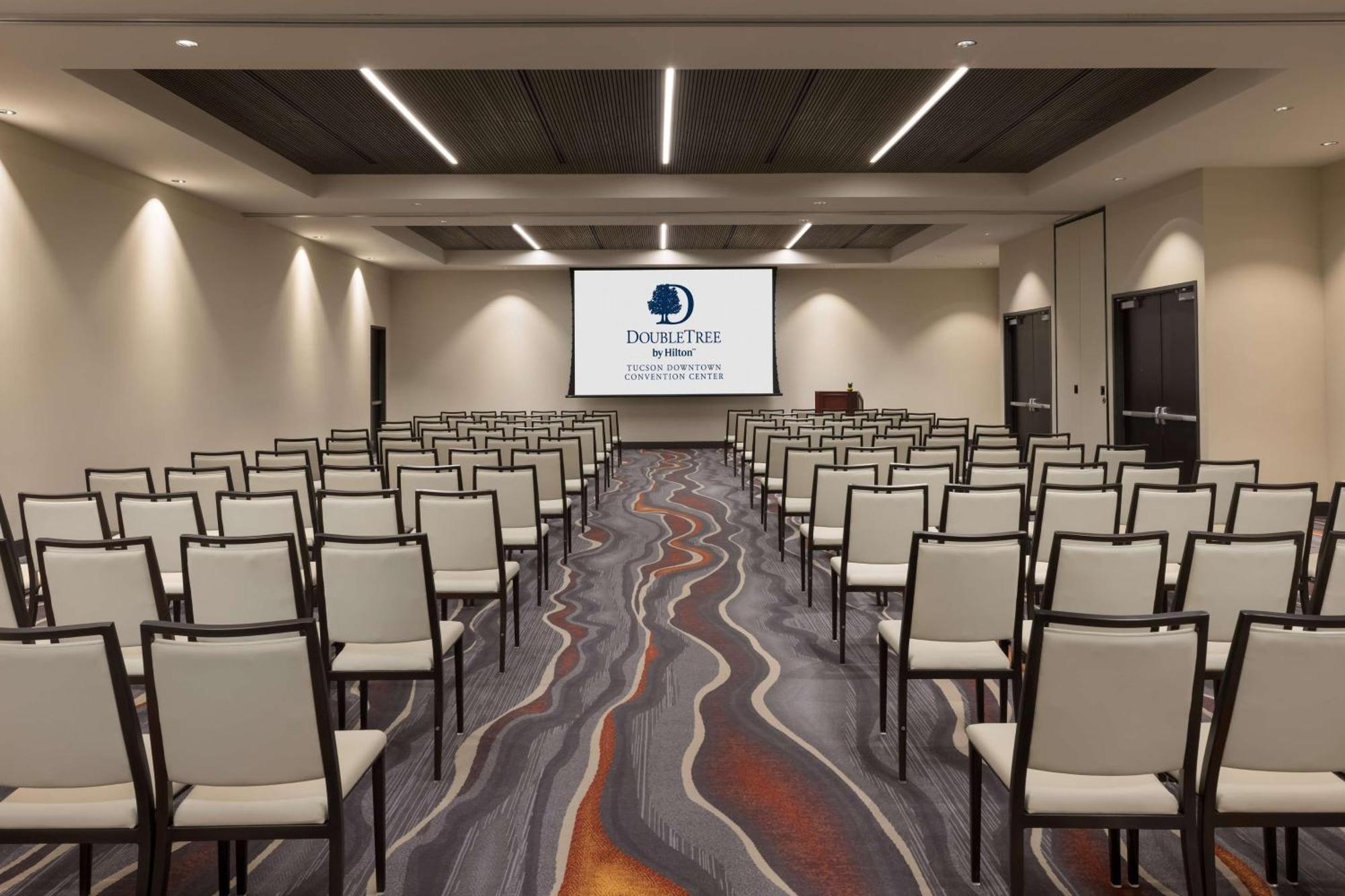 Doubletree By Hilton Downtown Convention Center Hotel 4*